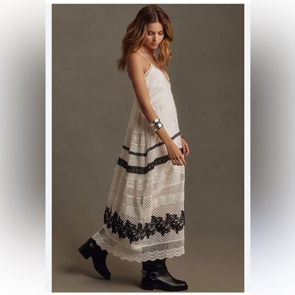 By Anthropologie size large By Anthropologie Sleeveless V-Neck Lace Midi Dress